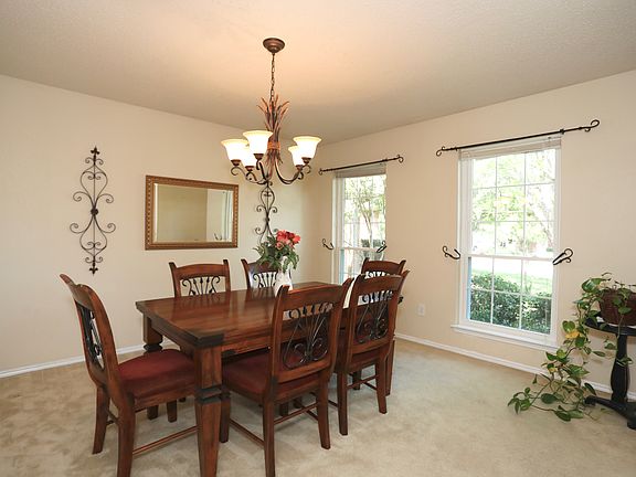 5th image of 1101 Alexandria Dr