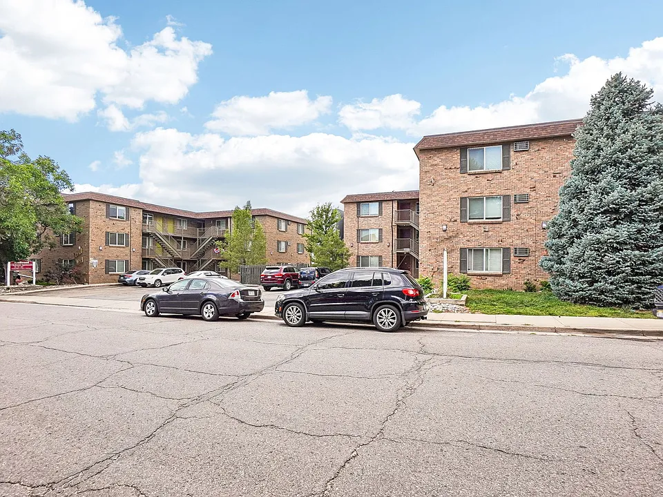 Knollwood and Tanglewood Apartments