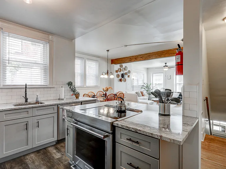 637 E Orange St #2 — Photo 5