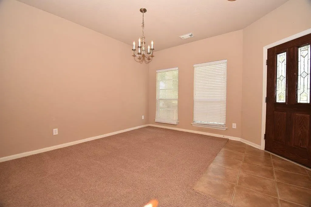 4 bed, 2.5 bath, 2378 sqft, $2,250 — Photo 3