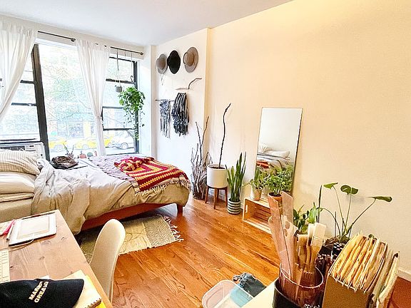 5th image of 224 W 72nd St #B