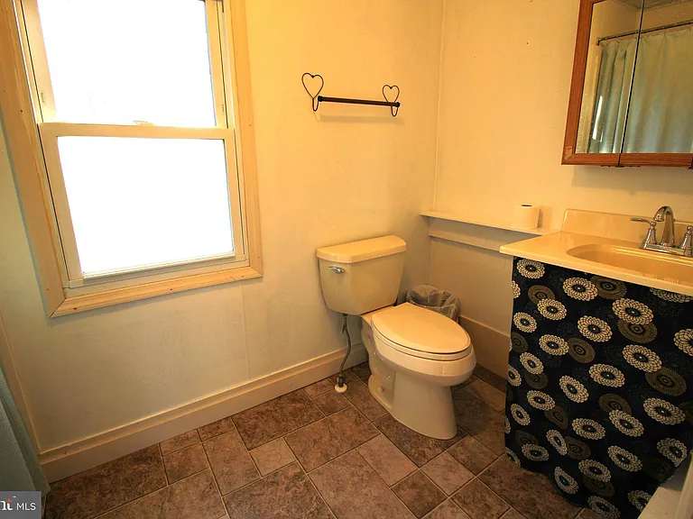 41 Lancaster Ave — Photo 6