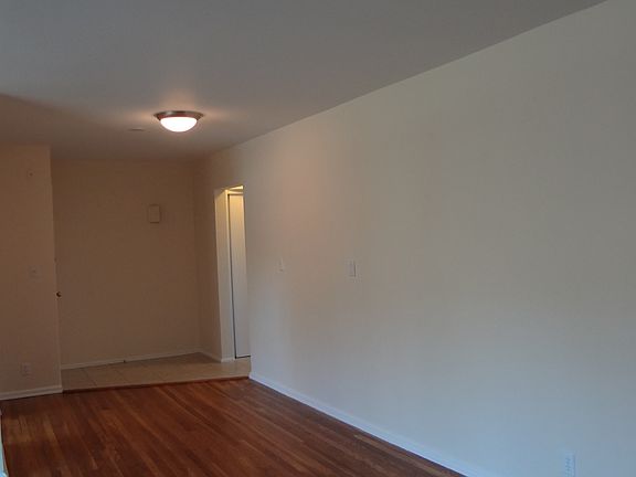 5th image of 9 Manor House Dr APT J21