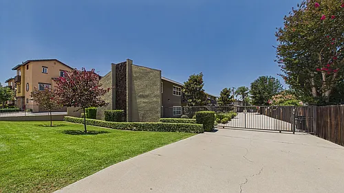 lar535 Photo 1