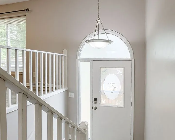 11705 Meredith Ave — Photo 3