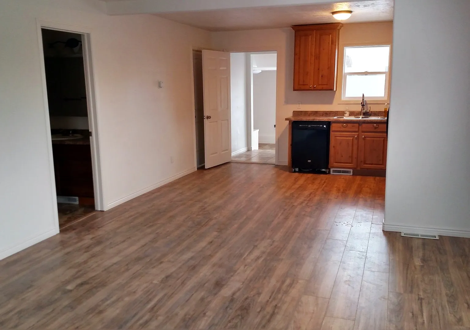2 Bedroom 2 Bathroom Home On A Corner Lot For Rent With A Multi Use Room — Photo 3