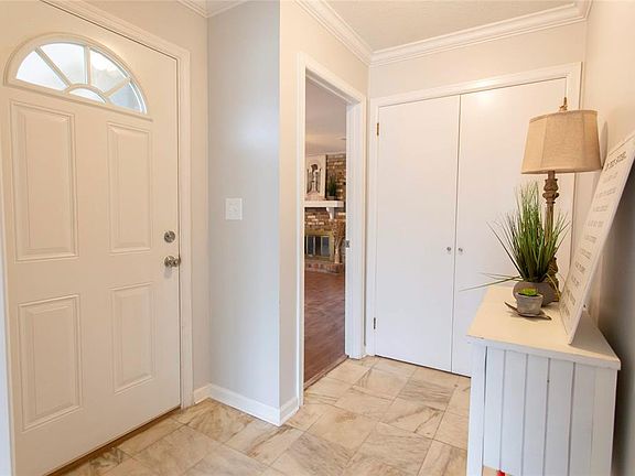 5th image of 2216 E Aberdeen Dr