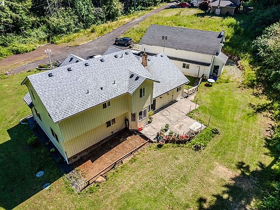 5th image of 26803 NE Bradford Dr
