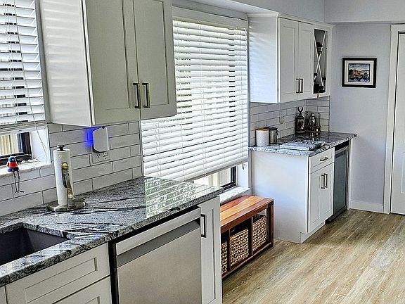 5th image of 401 Wingfoot Dr APT A