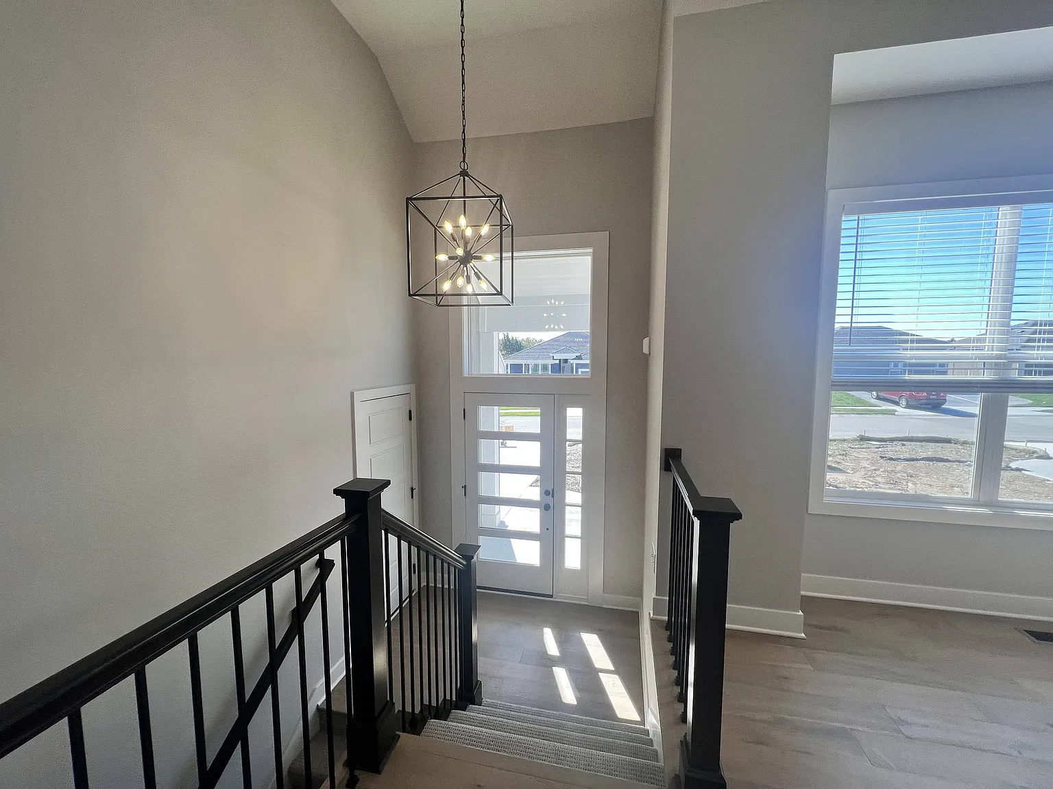 5 bed, 3.5 bath, 2270 sqft, $4,100 — Photo 3
