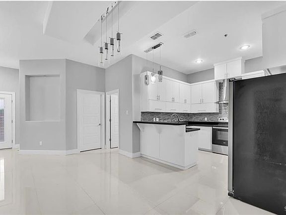 5th image of 3016 S L St #1