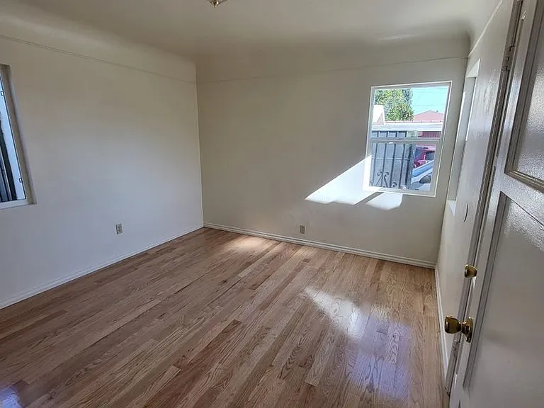 5930 Loma Vista Ave — Photo 12