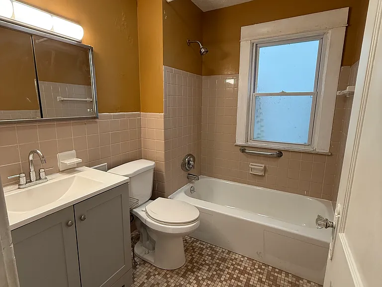 1890 Mannering Rd #1 — Photo 7