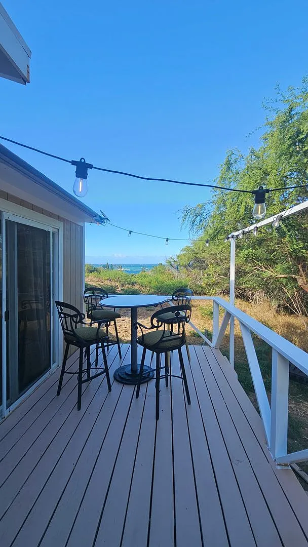 Oceanviews Private 1 Bed / 1 Bath Sep. Cottage. "Incl All Utilities + Wifi Internet". Furnished. — Photo 3