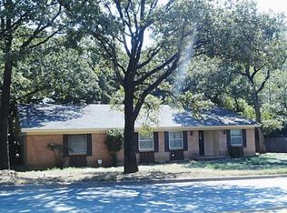 911 N Bowen Rd, Arlington, TX 76012