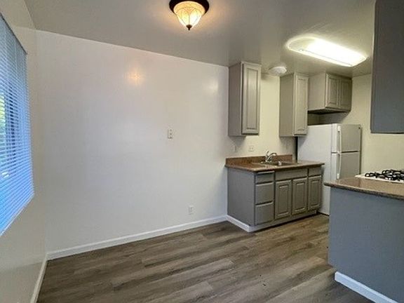 5th image of 400 Stannage Ave APT B
