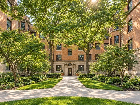 700 W Irving Park Rd APT A4, Chicago, IL 60613