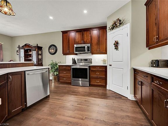 4th image of 255 Rogers Rd