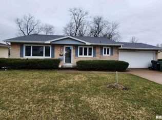 541 Scenic Dr, Clinton, IA 52732