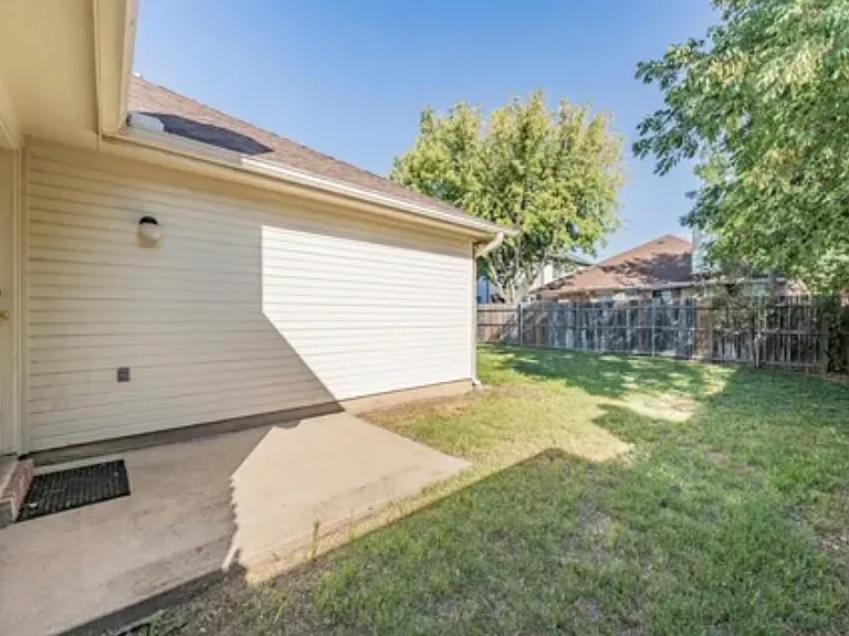 804 Fox Run Trl — Photo 29