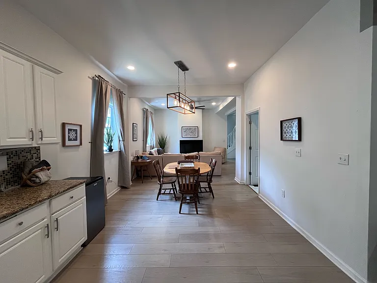 2420 Albion St — Photo 20