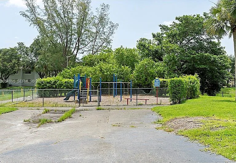 1201 Lake Victoria Dr #V — Photo 22