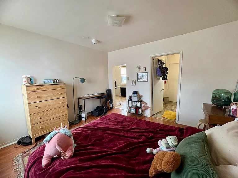 403 W James St — Photo 10