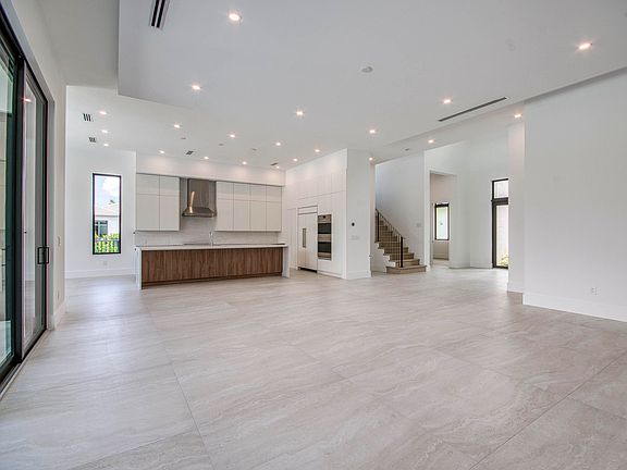 5th image of 18409 Symphony Court
