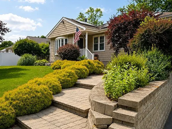 413 Stevens Rd, Swansea, MA 02777