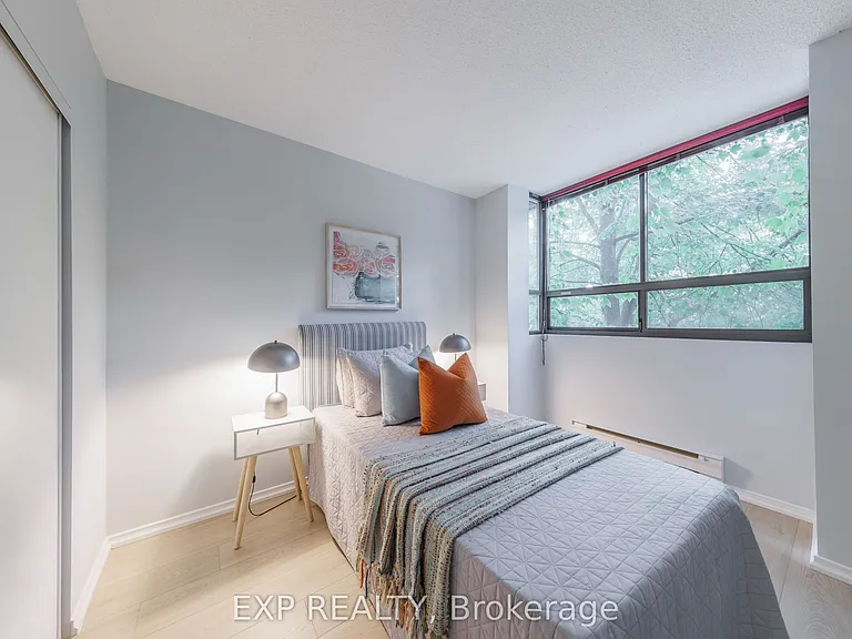 25 Dundonald St — Photo 13