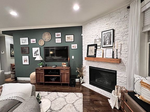 3rd image of 2752 W Argyle Ave #2