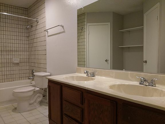 Master dual vanities and dual walk-in closets