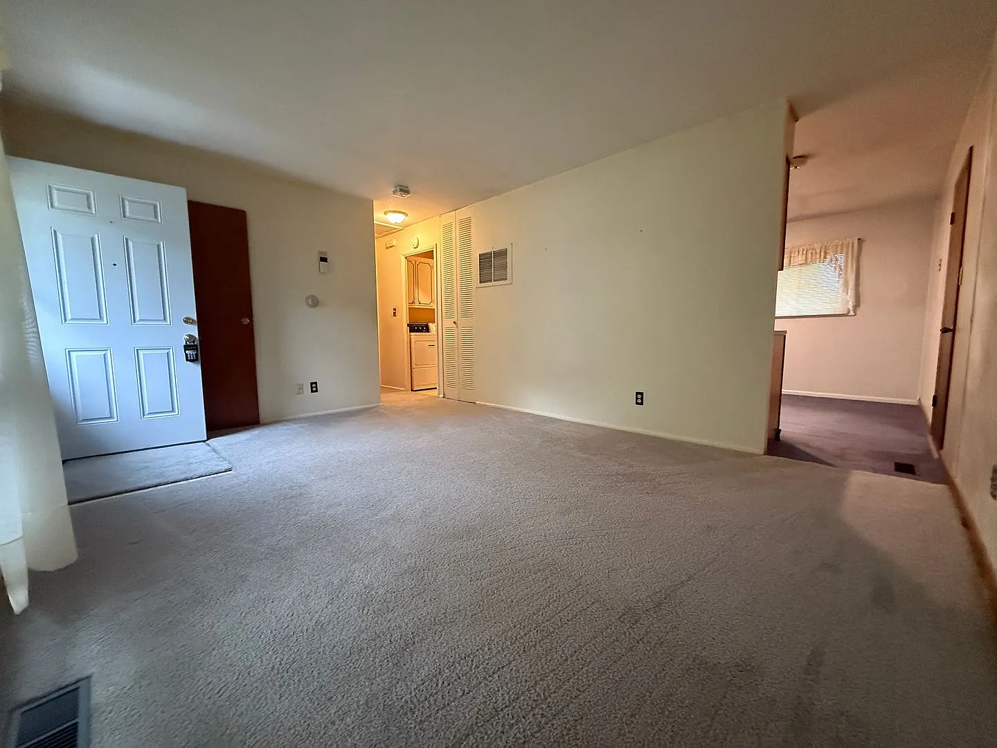 Cozy 2-Bedroom with Garage on a Spacious Lot — Photo 2