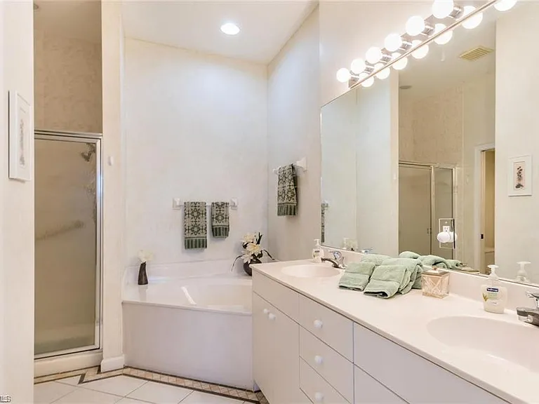 2383 Ravenna Blvd #Penthouse 202 — Photo 27