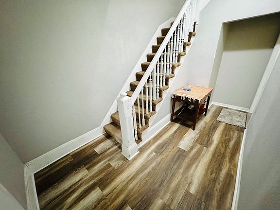 2nd image of 927 Sherburne Ave #1