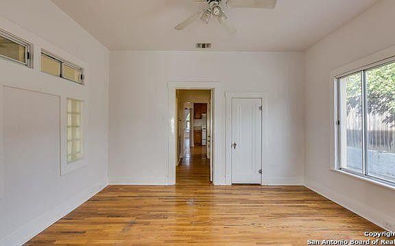 4th image of 438 Pershing Ave