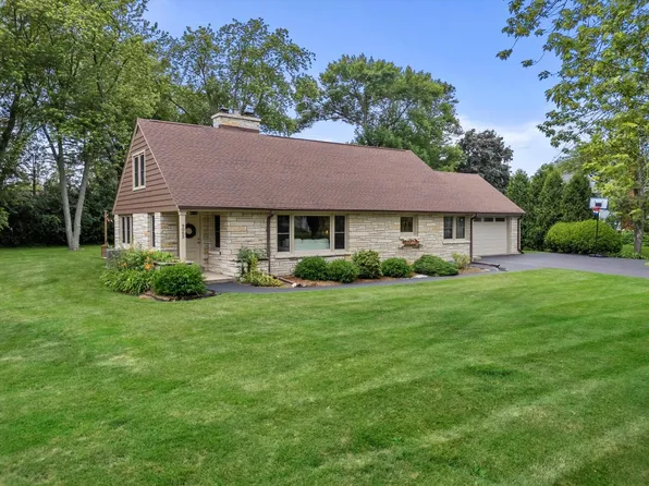 9065 North Tennyson DRIVE, Bayside, WI 53217