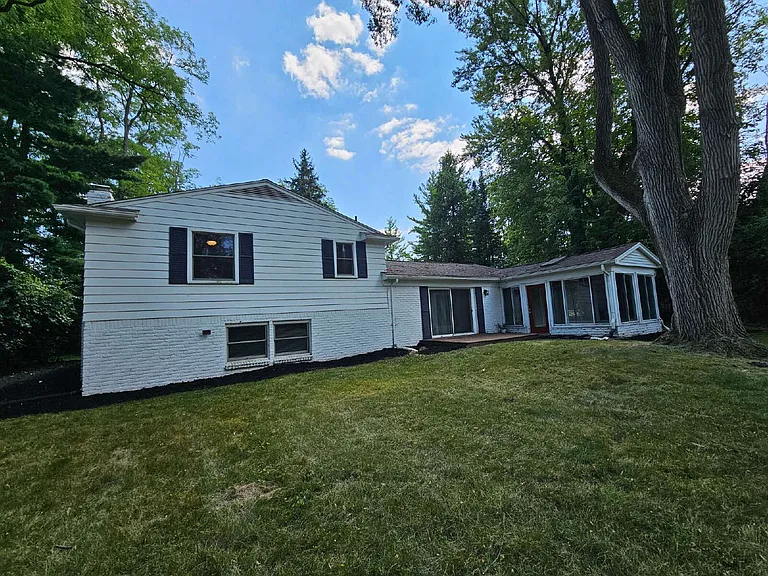 591 E Long Lake Rd — Photo 49