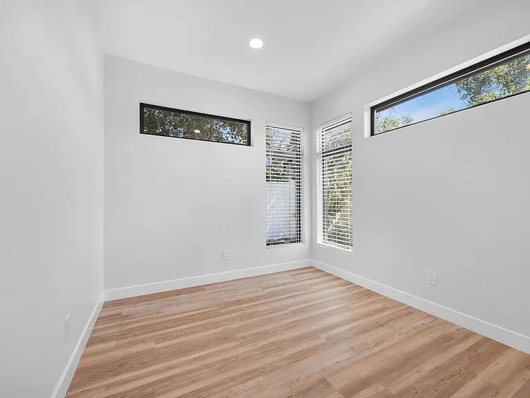 4522 68th St — Photo 10