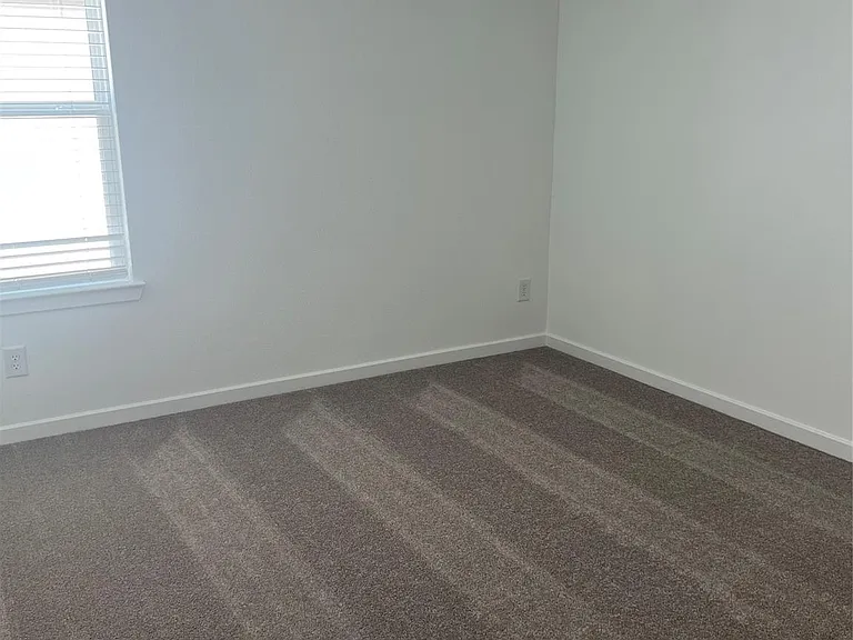 22111 Strathfield Cir — Photo 15