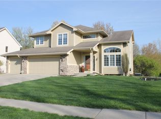 9110 Timberwood Dr, Johnston, IA 50131