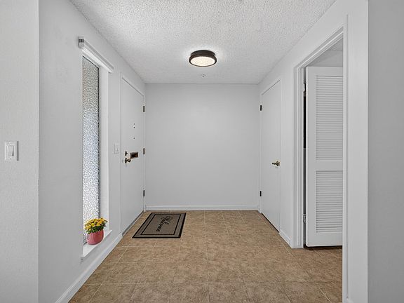 5th image of 24 Aspen Meadows Circle
