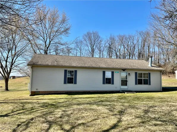 5561 Bye Rd, East Palestine, OH 44413