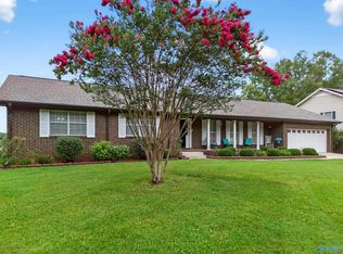 2110 Cove Cir N, Hokes Bluff, AL 35903