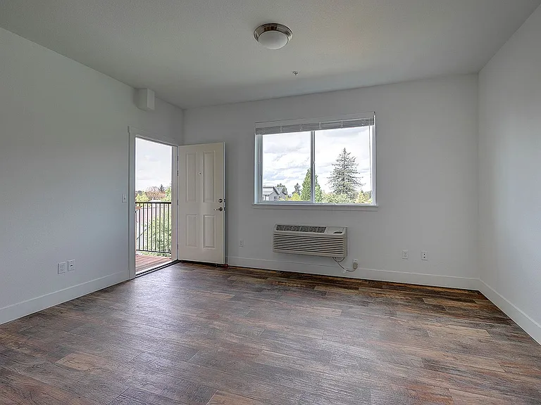 5511 NE 17th Ave — Photo 5