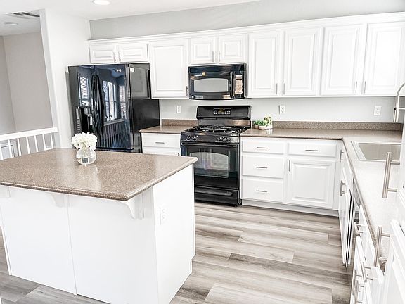 3rd image of 4782 Priory Gardens St