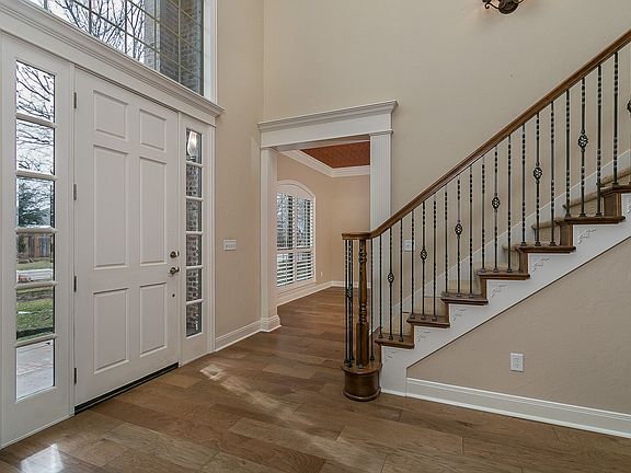 2nd image of 5006 Williamsburg Pl