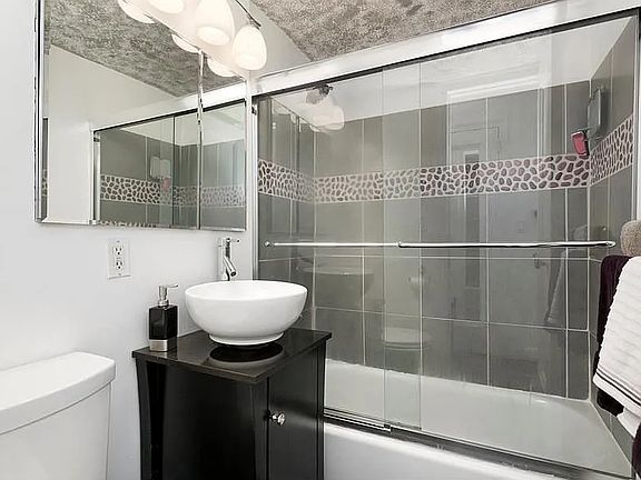 3rd image of 320 E 42nd St APT 1816