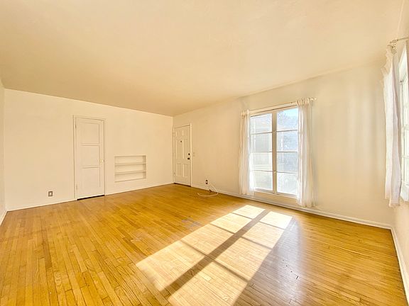3rd image of 6851 Willoughby Ave APT 2