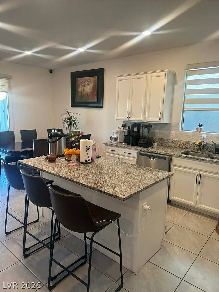 4 bed, 2.5 bath, 2446 sqft, $2,500 — Photo 4